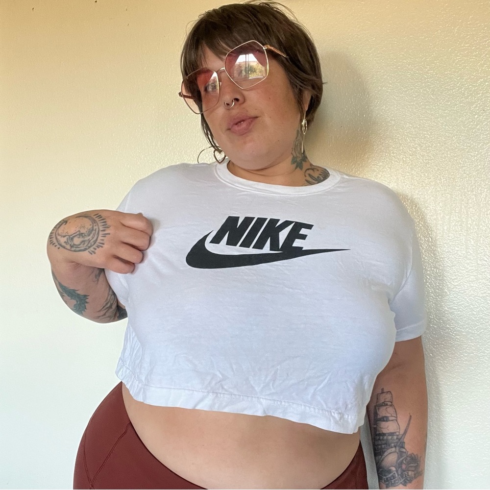 Nike Women’s Plus Size Crop Top 2X White Tee